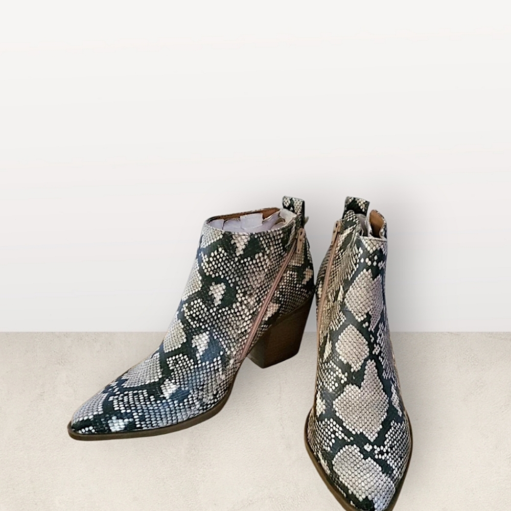 NWT Universal Thread Jameson Faux Python Snakeskin Booties - Picture 3 of 7
